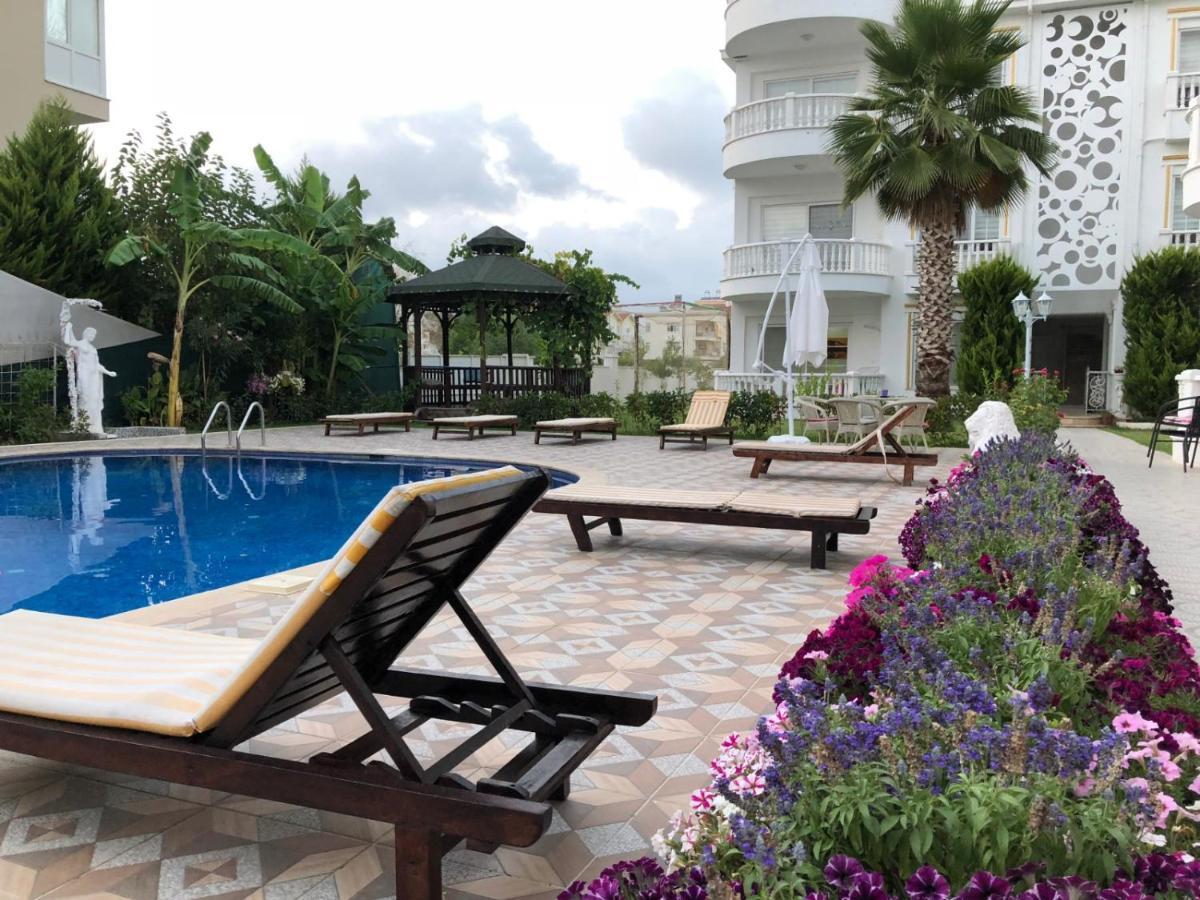 Belka Golf Delux Poolside Apartament